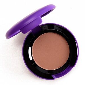 Selena Mac cosmetics no me queda mas single shadow